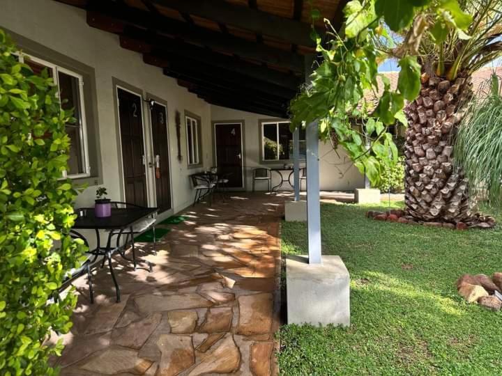 Kamaku Guesthouse Cc Очиваронго Экстерьер фото